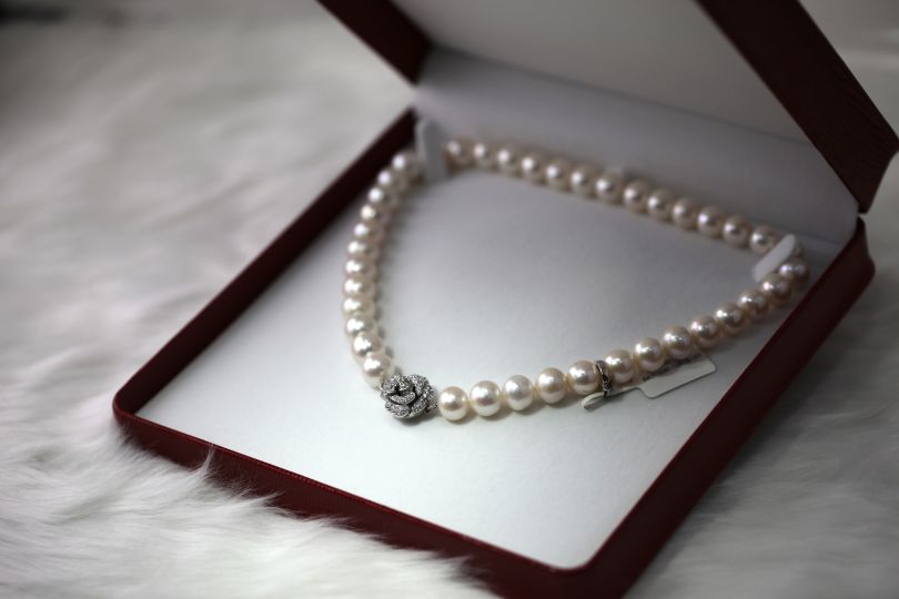 Як правильно доглядати за ювелірними прикрасами з перлами